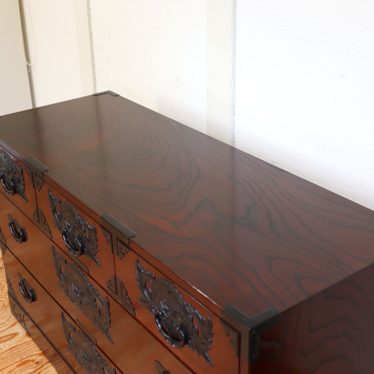 欅産業 仙台箪笥 四尺刀箪笥 KC-25B 拭き漆塗り 3段 キャビネット 工芸