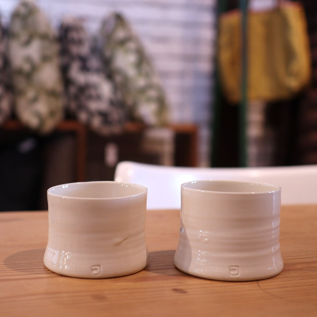 鯉江良二 常滑焼 白泥湯呑 ペア 陶磁器 2個セット 未使用 高級 ギフト 中古