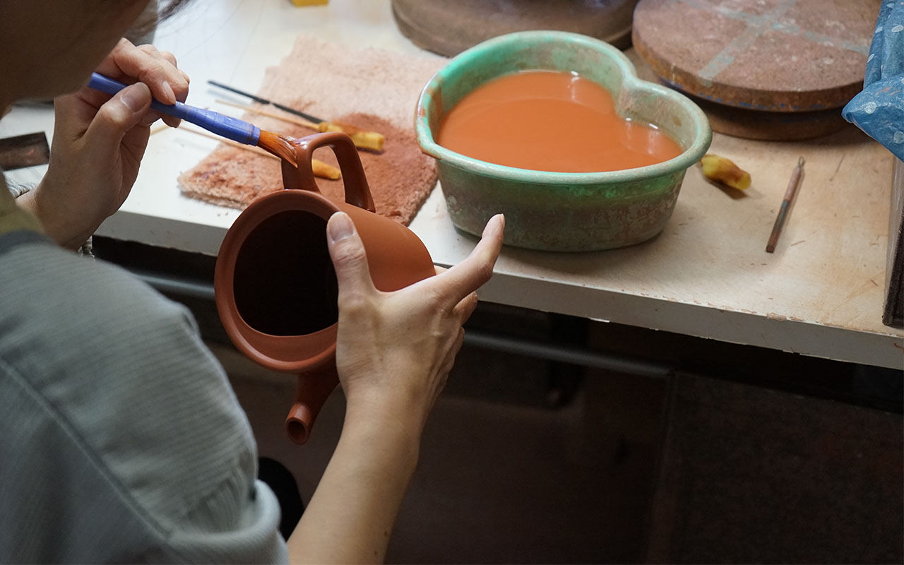 急須製造の蓋すり技術による高い密閉性 常滑焼の保存容器 | IROIRO