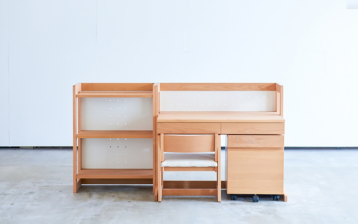 無垢材の学習机用ラック | MUCMOC - 杉工場
