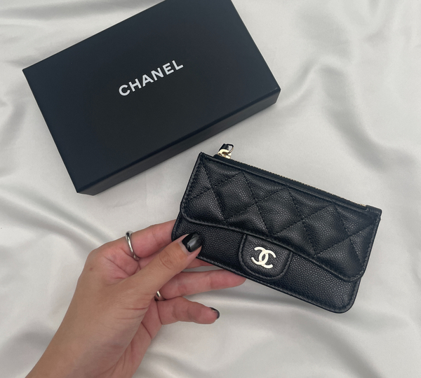 復刻ロゴステッチの『シャネル・25新作フラグメントケース』は早い者