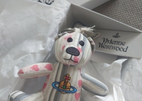 ヴィヴィアンの『テディベア・キーホルダー』でバッグを飾りたい