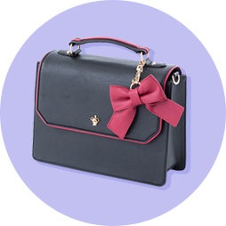 魔法少女まどか☆マギカ』のコラボバッグはまどか・ほむらモデル 魔法