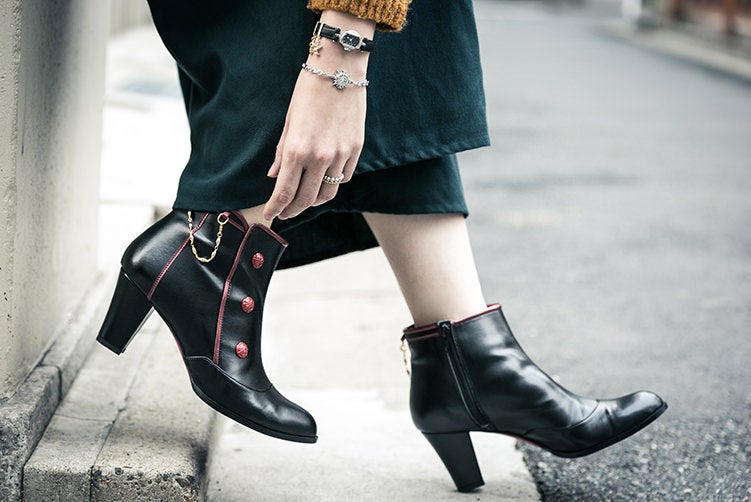 TVアニメ『D.Gray-man HALLOW』より、アレンイメージの腕時計&団服