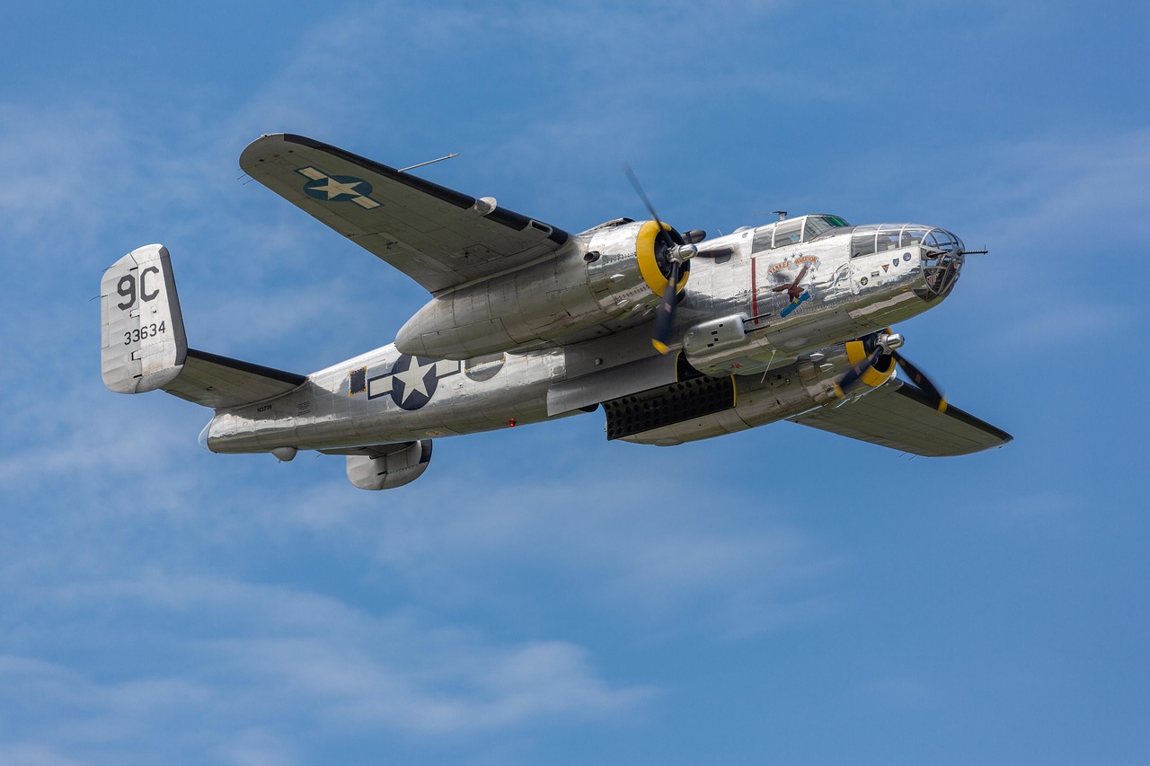 ☆1940年代＊アメリカ軍＊B25ミッチェル爆撃機＊ラペルピン