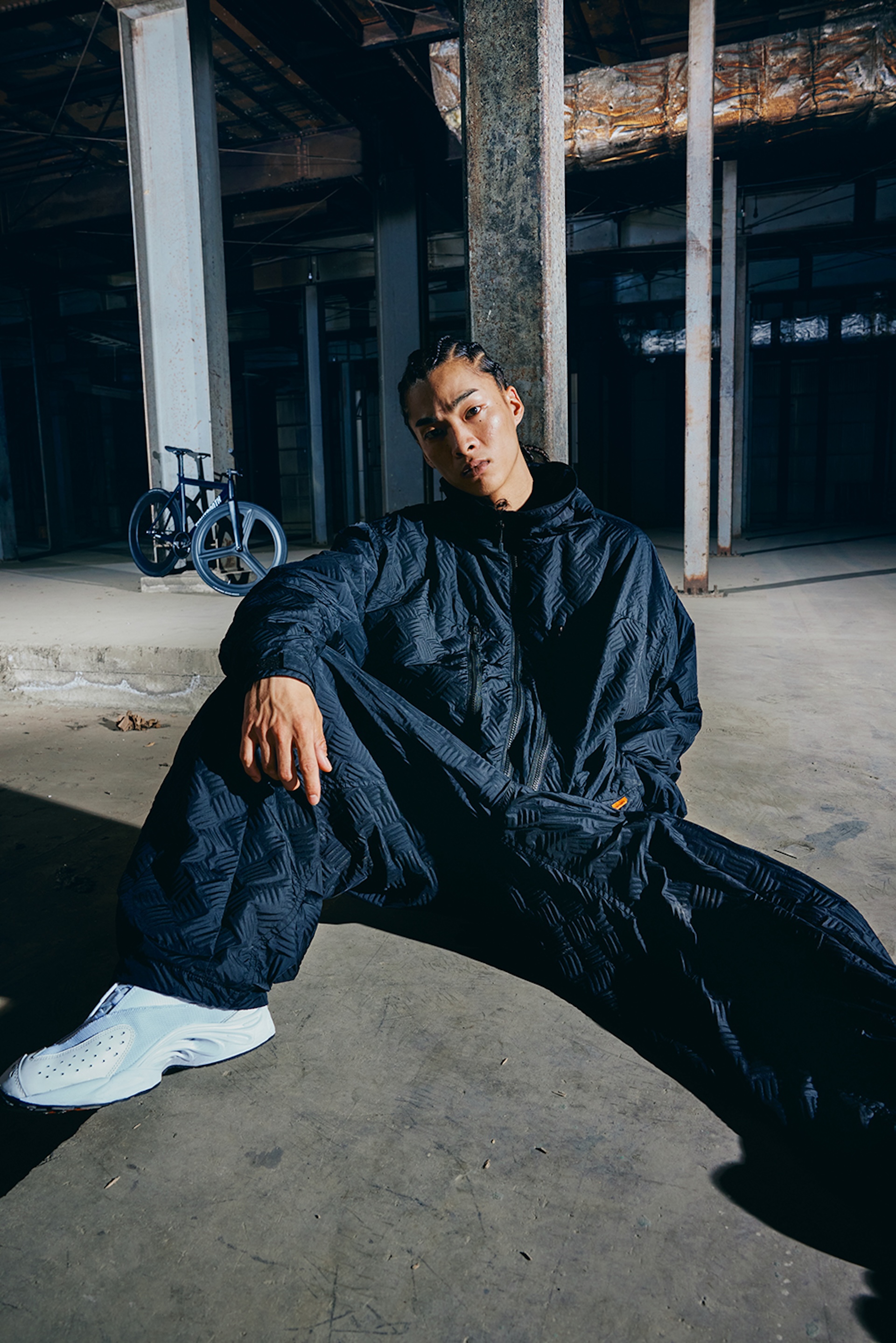 TIGHTBOOTHとBROTURESによるコラボコレクションが発表｜ピストバイク