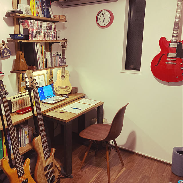 棚 ギターのおしゃれなアレンジ・飾り方のインテリア実例 ｜ RoomClip