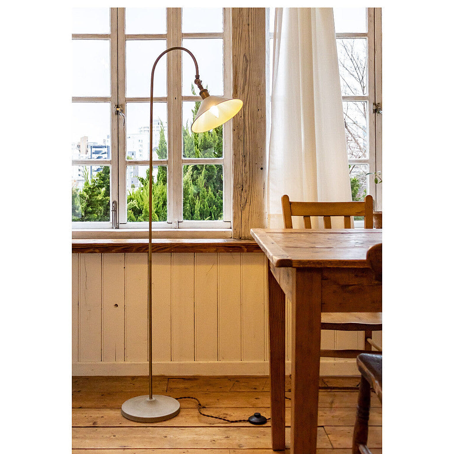 Ampoule パディスタ フロアライト 1灯 ブラック スチール アンティーク