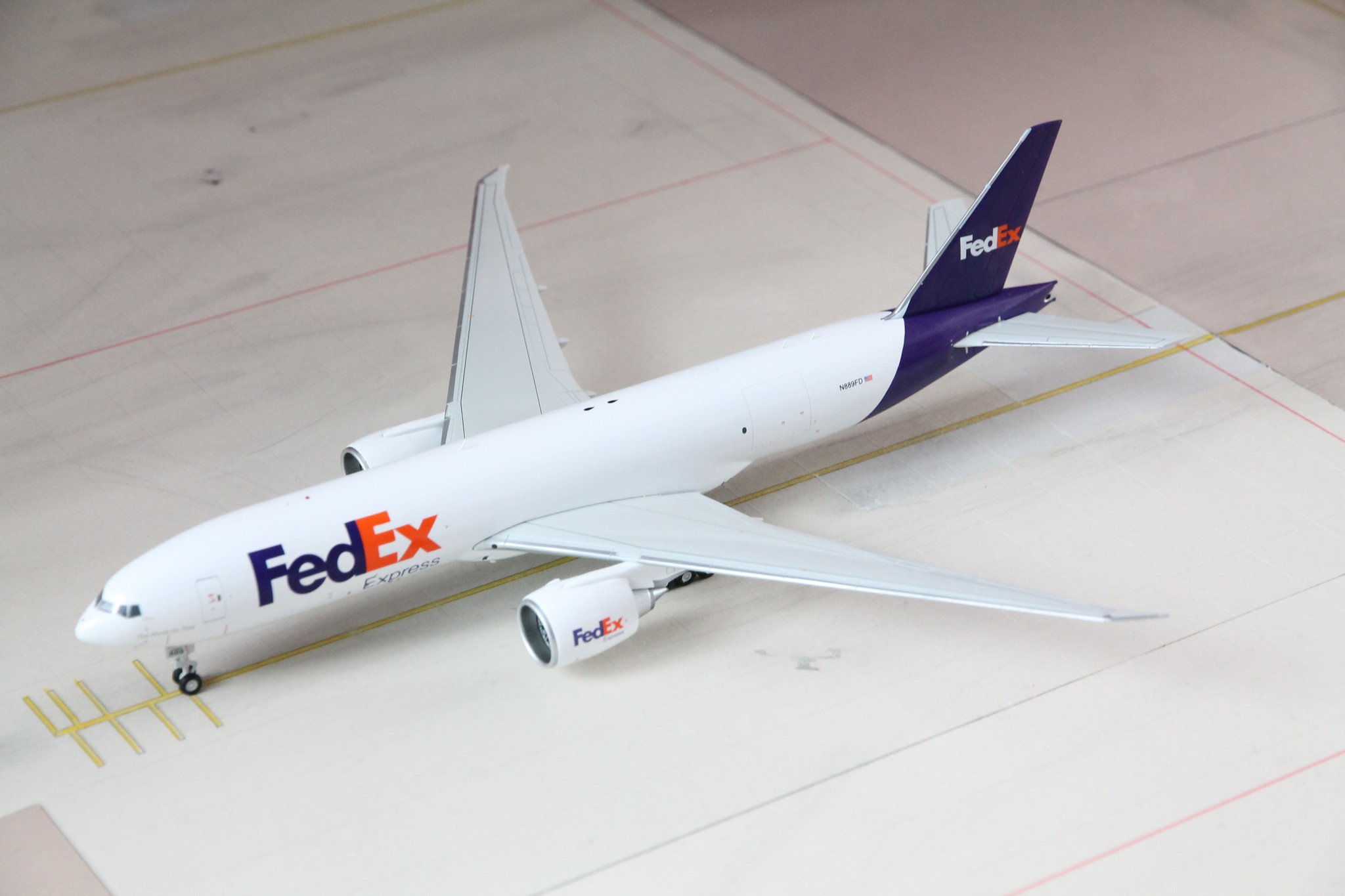 1:200 FedEx Boeing 777-200F N889FD Gemini200 G2FDX1070 - Diecast