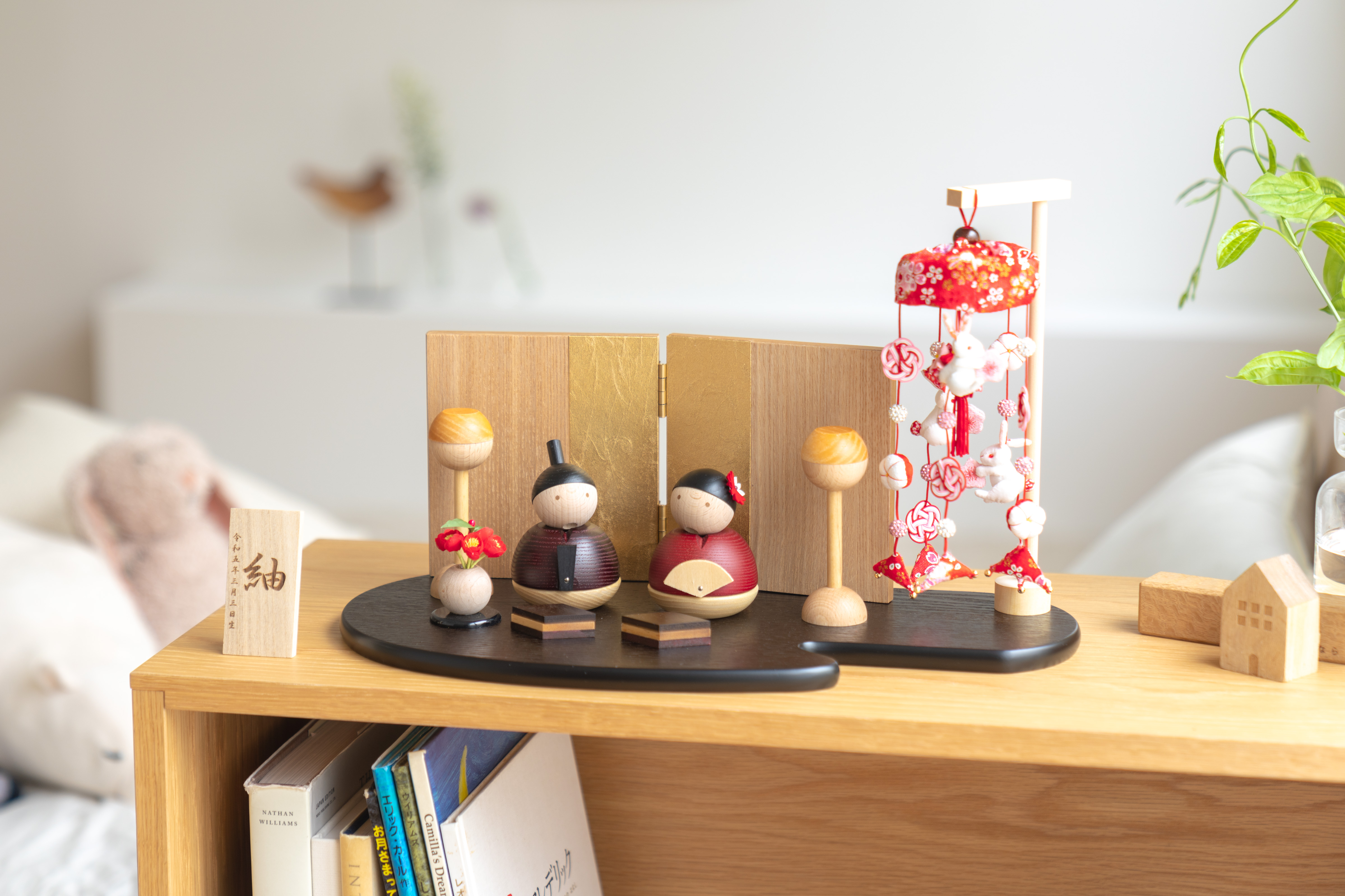 コンパクトでかわいい「ことの木製ひな人形」