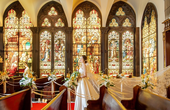 セント・ラファエロチャペル御堂筋のチャペル(200年のアンティーク