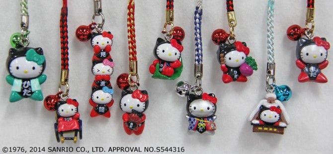 岐阜限定】さるぼぼVSキティちゃん、その勝敗の行方は……!? 「さるぼぼ