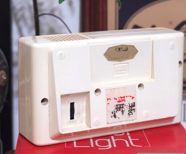 台湾 日本 昭和セイコー パタパタ時計 QN407 白 目覚まし時計 置き時計