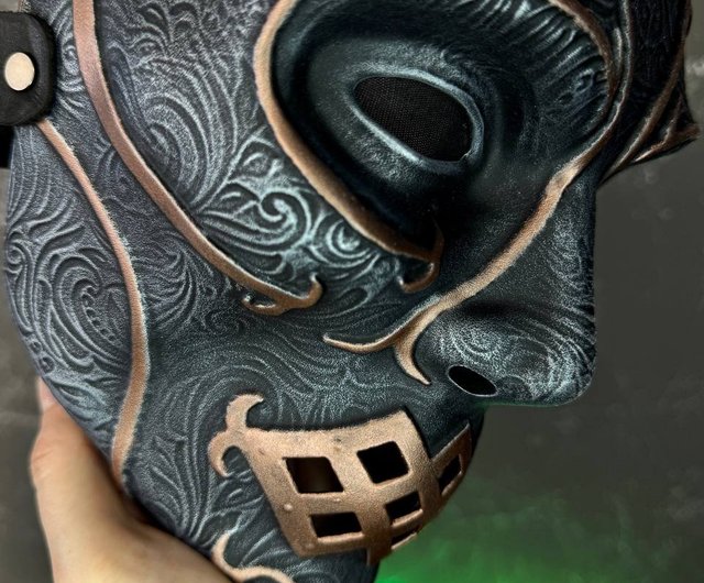 ジョージア デスイーターのマスク — ブラック シルバーにローズ