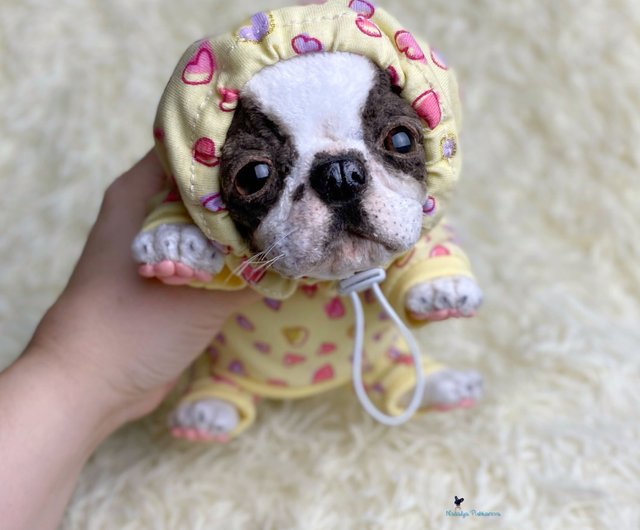 ロシア フレンチブルドッグのリアルなおもちゃの赤ちゃんの子犬