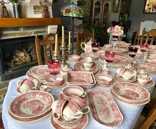 ベルギー ビレロイ ボッホ ブルゲンランド レッド ディナーサービス