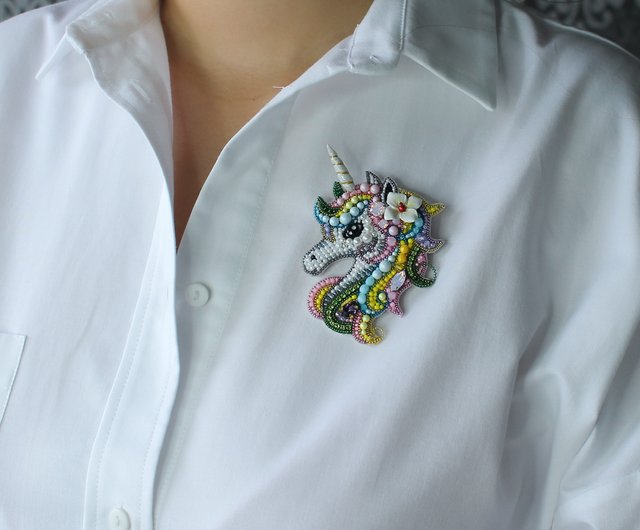 ロシア ビーズユニコーンブローチ。刺繍ブローチ。かわいいブローチ