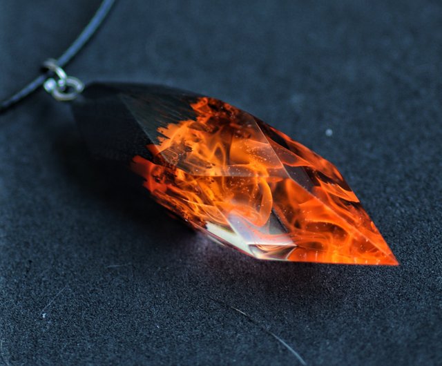 送料無料 10%OFF】リトアニア ウッドレジンネックレスファイヤー