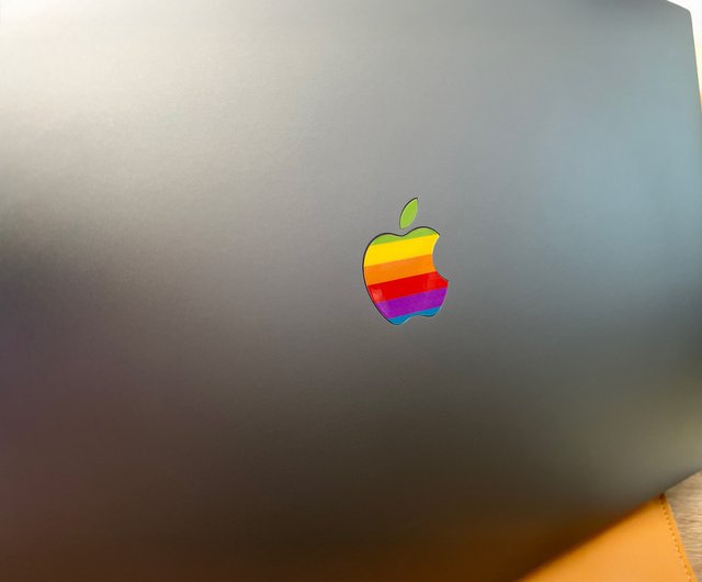 送料無料】香港 レインボーアップルロゴステッカー MacBook Pro Air