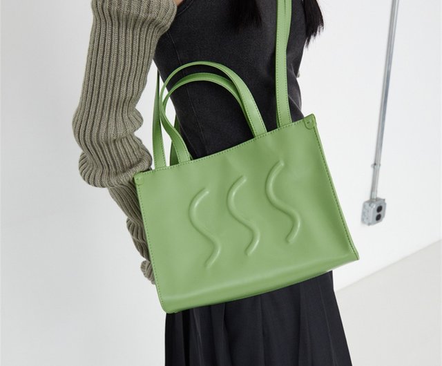 ライムグリーン OOSS ミディアム 光沢 牛革 街出し 通勤サイズ