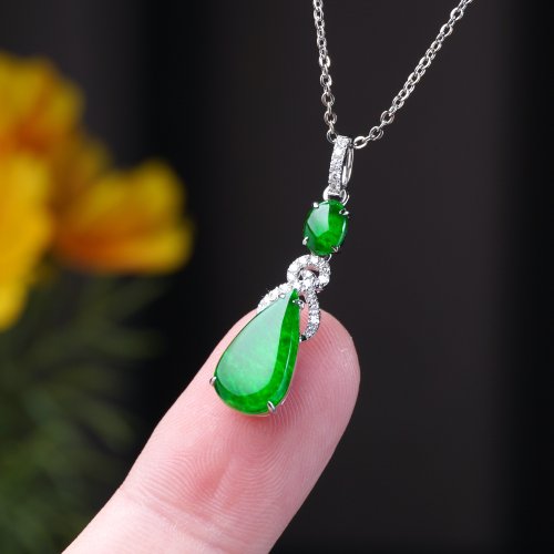 台湾 ガラス質インペリアルグリーン翡翠しずく型ネックレス 18K