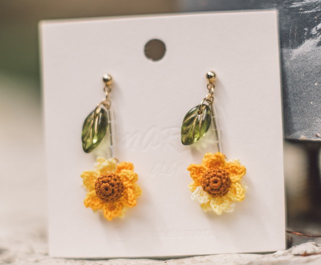 香港 小さなひまわりのピアス Mars Element - Pinkoi