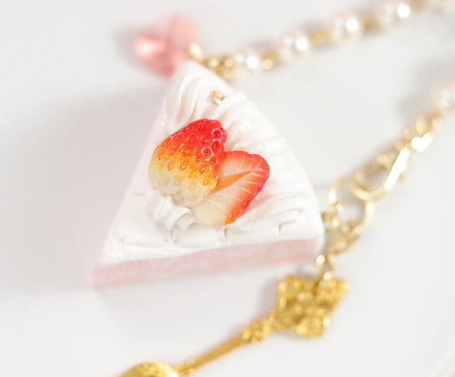 粘土のいちごサンセバスチャンケーキのバッグチャーム樹脂粘土フェイク