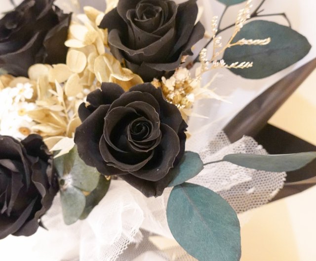 台湾 不滅のブラックバラ4本の花束 afternoon flower floral studio
