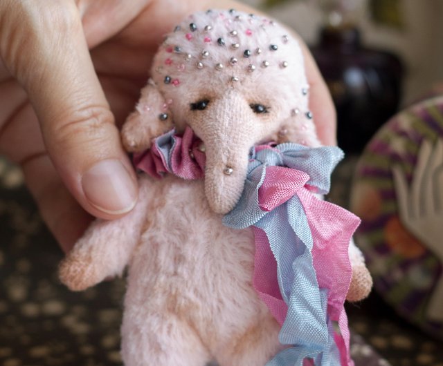 50%OFF】ウクライナ アーティストの小さなピンクの象の手作り