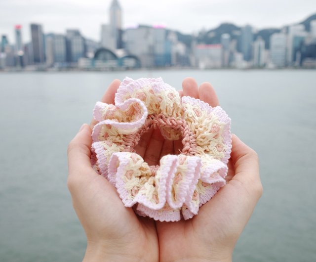 香港 花柄ピンクシュシュヘアゴム【毛糸製】 A blissful think - Pinkoi