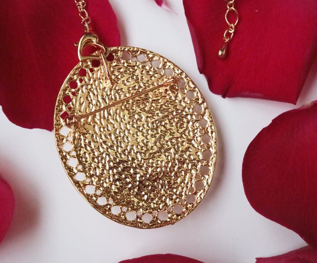 カメオのブローチネックレス 花の杖を手にした妖精 ブラック 繊細