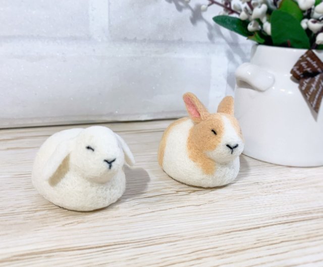 台湾 めんどりしゃがんでお昼寝 - うさぎの羊毛フェルト人形 guo