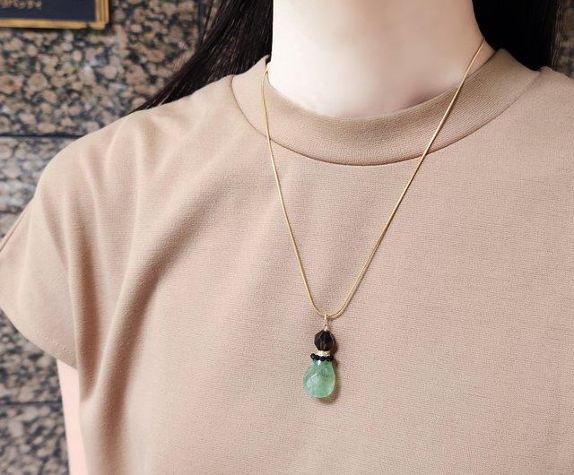 グリーンフローライトによる香水瓶風のネックレス・サージカル