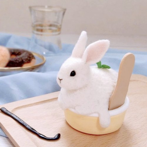 台湾 おいしいアイスクリーム - うさぎの羊毛フェルト人形 guo