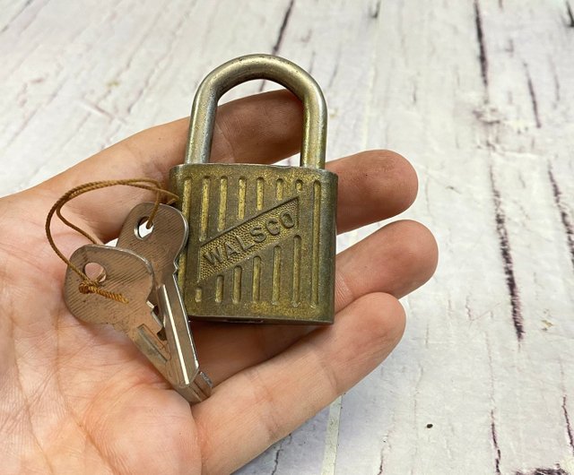 カナダ 古びたケース付きヴィンテージ南京錠（鍵付き）、サルベージ