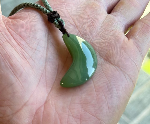 台湾 翠月承心 - 福氣玉光シリーズ - 台湾デザイン彫刻翡翠ペンダント