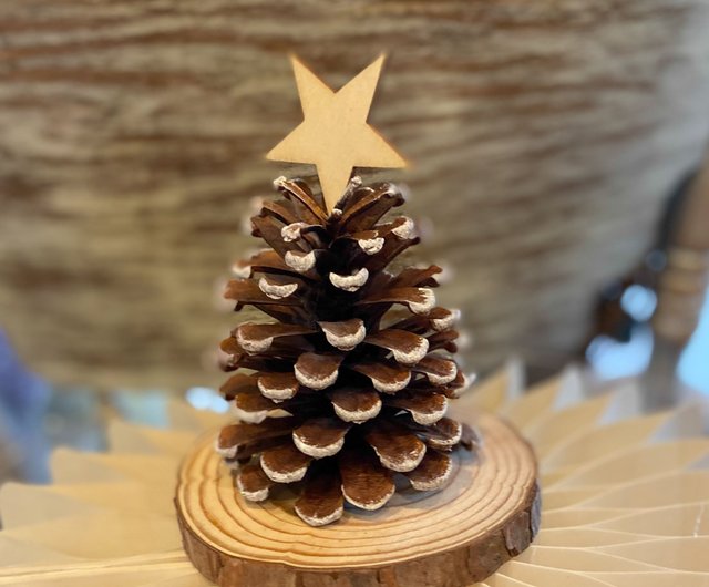 台湾 松ぼっくりのクリスマスツリー クリスマスデコレーション