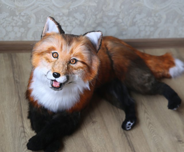 送料無料】ロシア キツネのリアルなぬいぐるみ。オーク人形。写真で