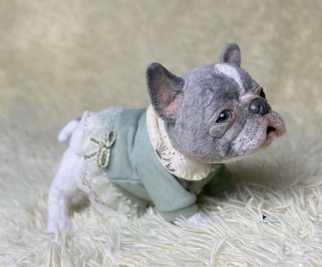 ロシア フレンチブルドッグのリアルなおもちゃの赤ちゃんの子犬