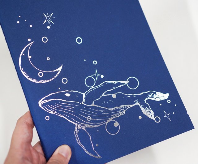 香港 【クジラはどこへ帰る】水彩イラスト シルバー箔押しノート 手帳