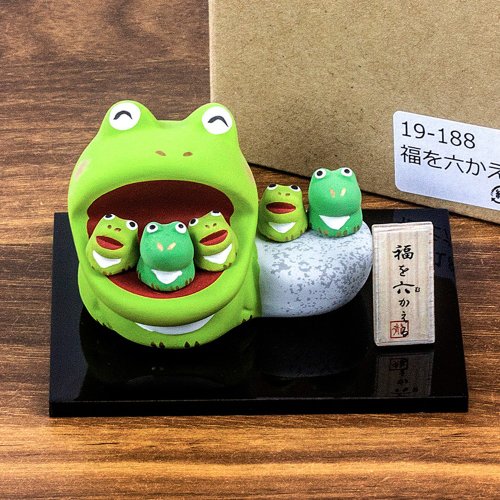 日本の龍と虎が幸せな大きな口を作る幸運の6匹のカエル幸運と安全な