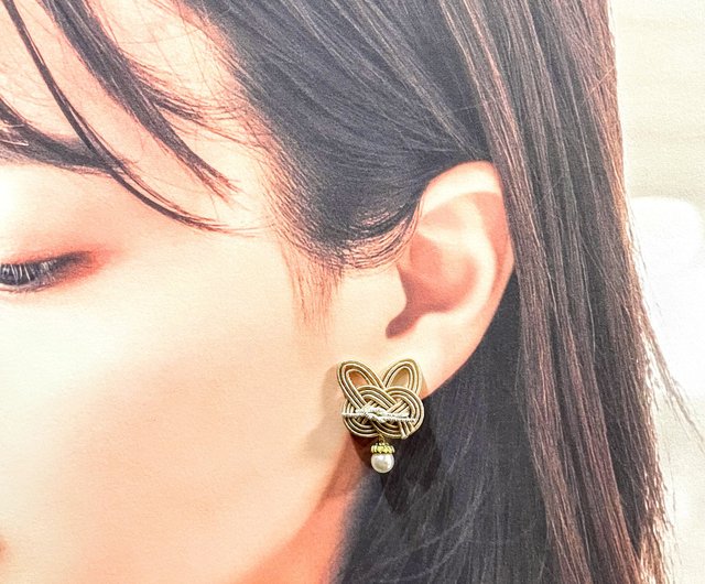 日本伝統】mizuhikii チャーム付き猫ちゃんピアスorイヤリング(3色) ご