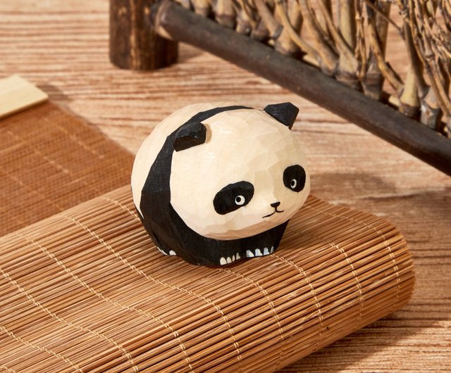 香港 Pipo 静かに見守るパンダの木彫り Mokuomo - Pinkoi