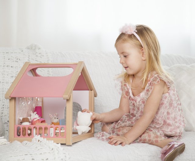 ウクライナ ピンクの木製ドールハウス家具付きドールハウスキット