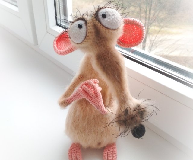 ベラルーシ ぬいぐるみネズミあみぐるみ。マウスぬいぐるみ。面白い