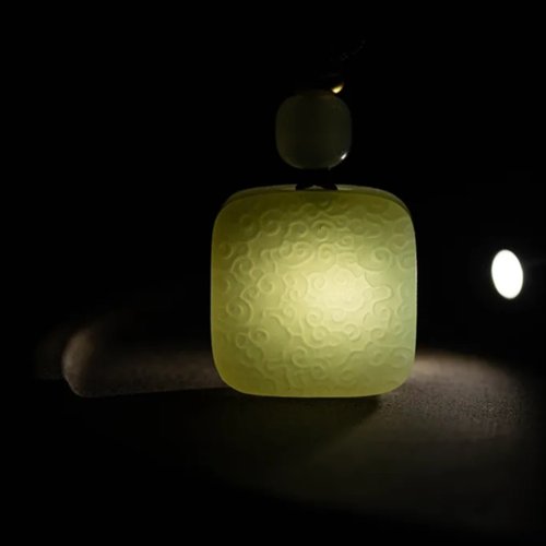 送料無料 12%OFF】和田玉 祥雲無事牌ネックレス まつぼっくり手作り