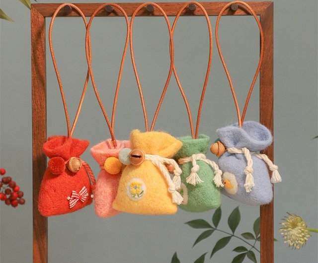 羊毛フェルト ハンドメイド 新年開運お守り 手作りチャーム