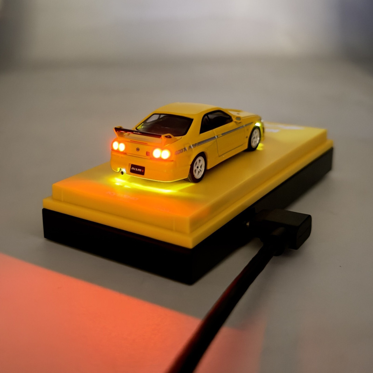 Kyosho 1/64 NISSAN R35 GT-R GT3 MOTN Model Car w/ LED LIGHTS W/ BASE