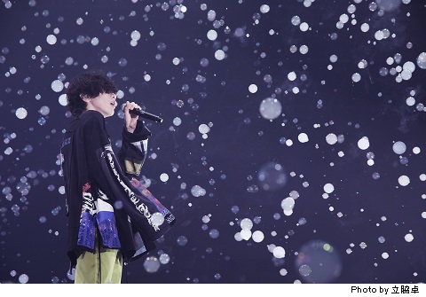 米津玄師、自身初のアリーナ・ツアー「脊椎がオパールになる頃」国内