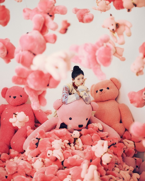 ILLIT、デビュー・アルバム『SUPER REAL ME』コンセプト・フォト